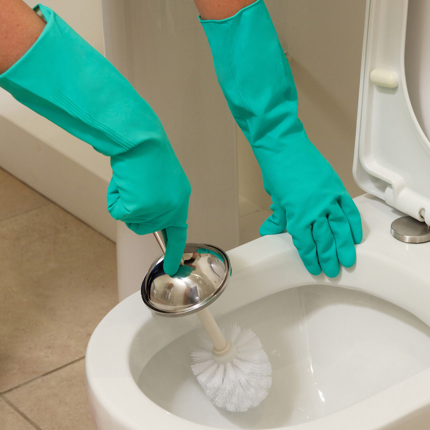 Убрать засор в унитазе в домашних условиях. Для мытья сантехники. Чистка туалета.