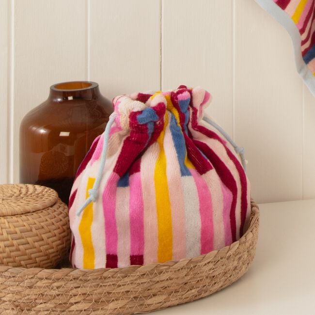 GEO STRIPE BERRY Wash Bag