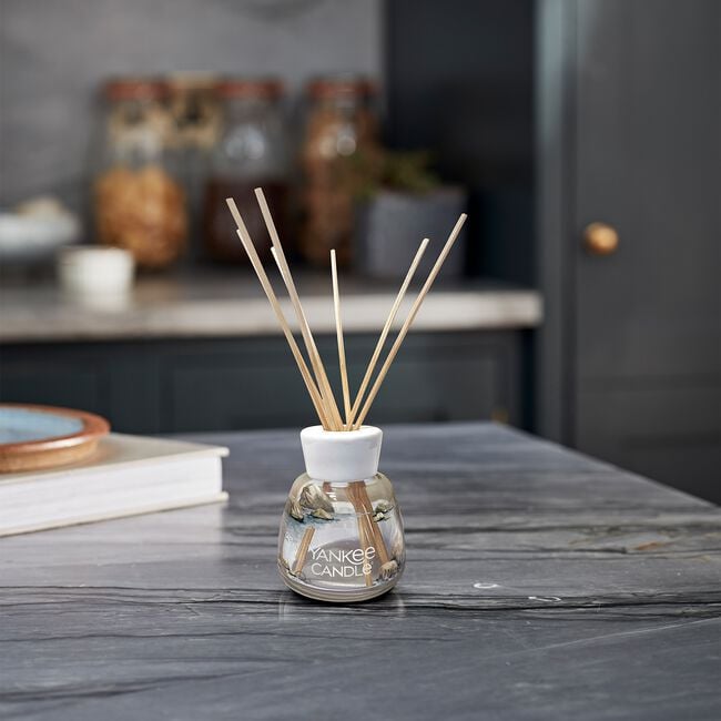 Yankee Candle® Reed Diffuser Amber & Sandalwood