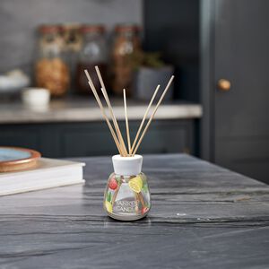 Yankee Candle®Signature Reed Diffuser Berry Lemon