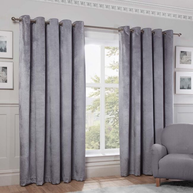 EMBOSSED SILVER 66x54 Curtain