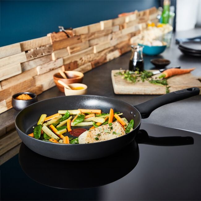 Tefal Titanium Ultimate 28cm Frying Pan