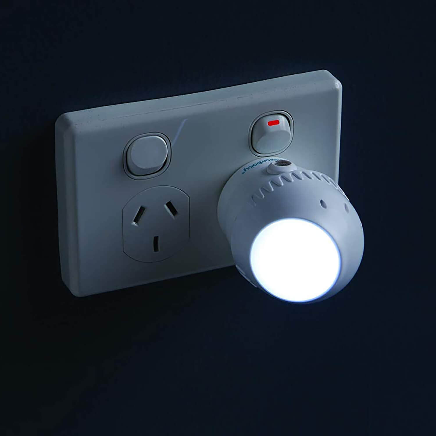 Dreambaby Rotating Sensor Led Night Light Home Store More