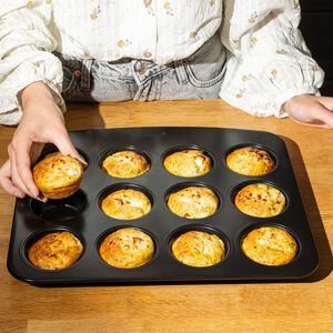 Pyrex® Glide 12 Cup Muffin Tray 36cm