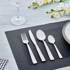 Avon 16 Piece Cutlery Set