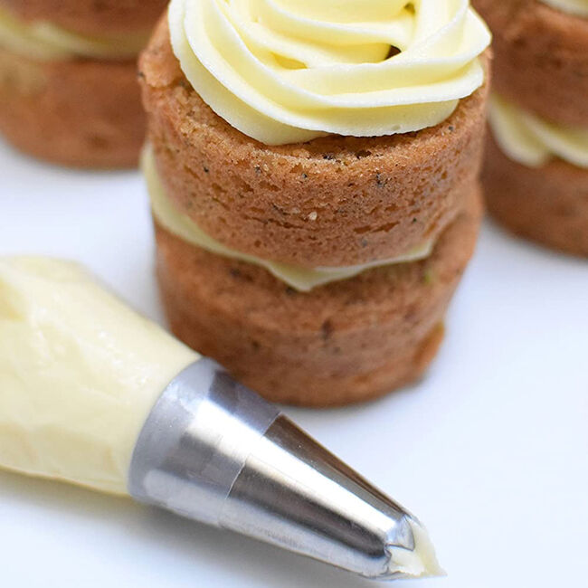 Tala Icing bags 6 Nozzles Scraper and Brush