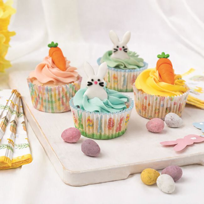 Edible Easter Bunnies & Carrots Sugar Topper