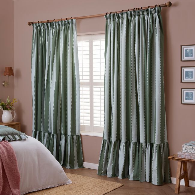 BIRDIE STRIPE BAY GREEN/MIST PENCIL PLEAT 168X229 Curtain