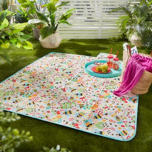 Fusion Buzzy Bee 135cm x 150cm Picnic Blanket