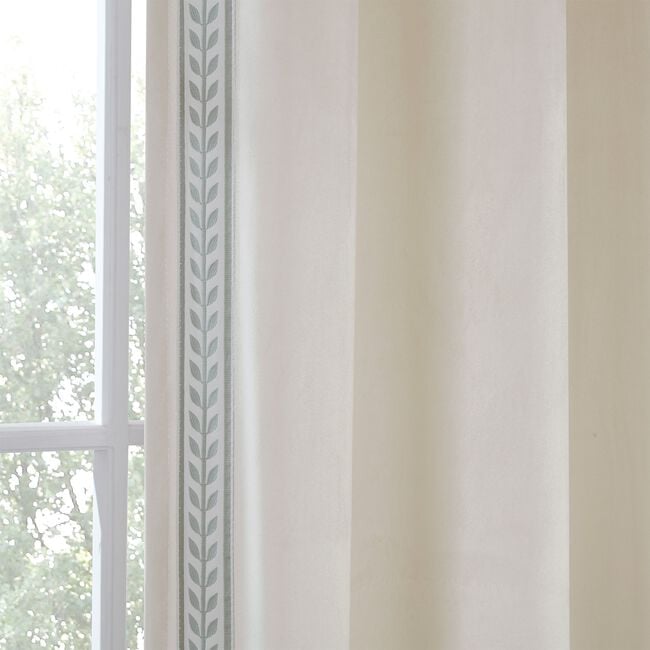 EMBROIDERED TRIM VELVET IVORY 66x54 Curtain