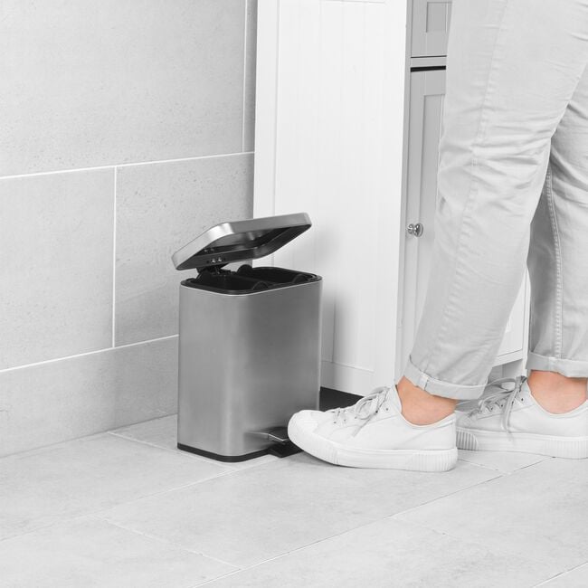 BELDRAY SILVER 5 LITRE SOFT-CLOSE Pedal Compartment Bin