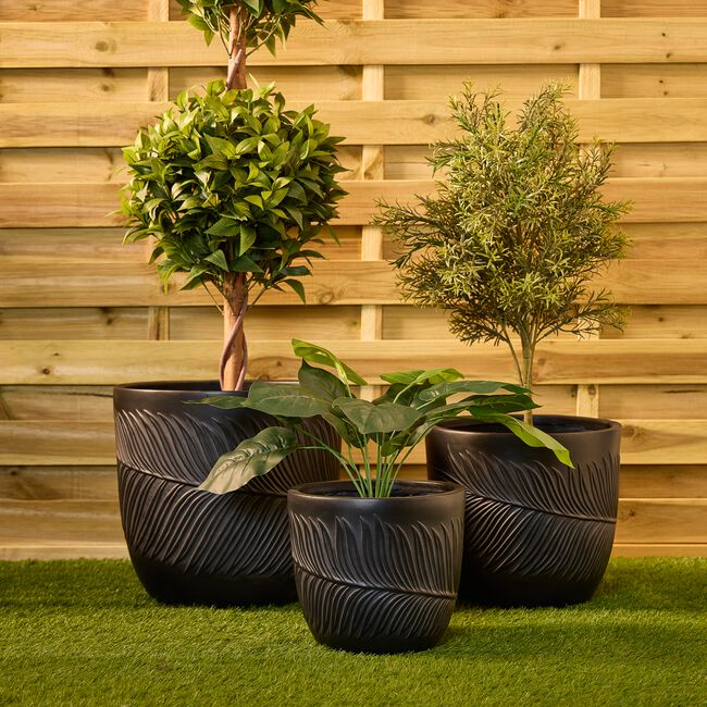 LEAF DESIGN Medium Black Washed Fibre Clay Pot