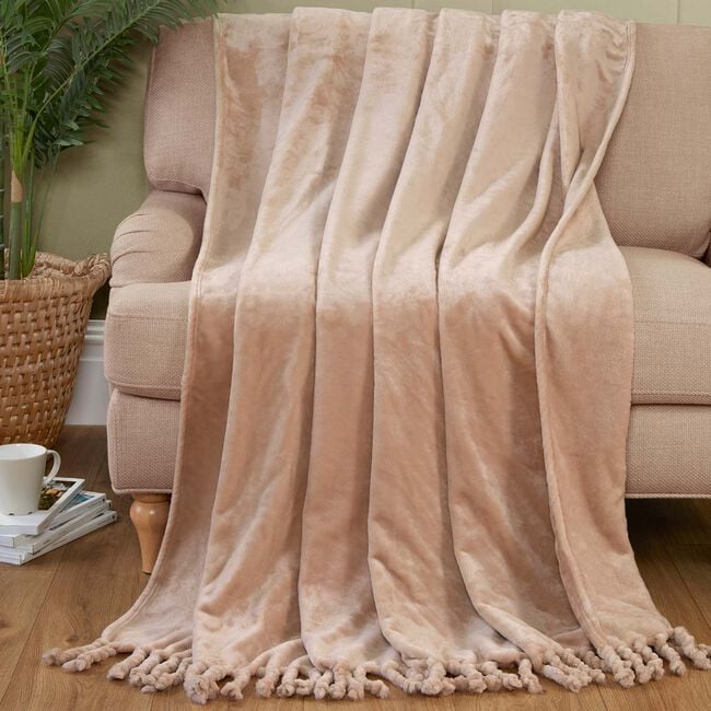 Ruane Tassel Fleece Throw 150cm x 200cm