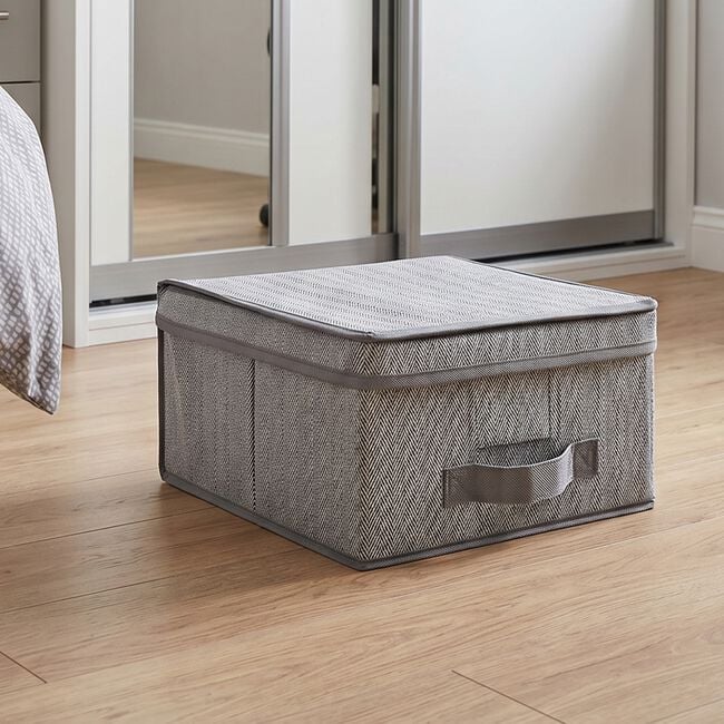 Clever Clothes Storage Box