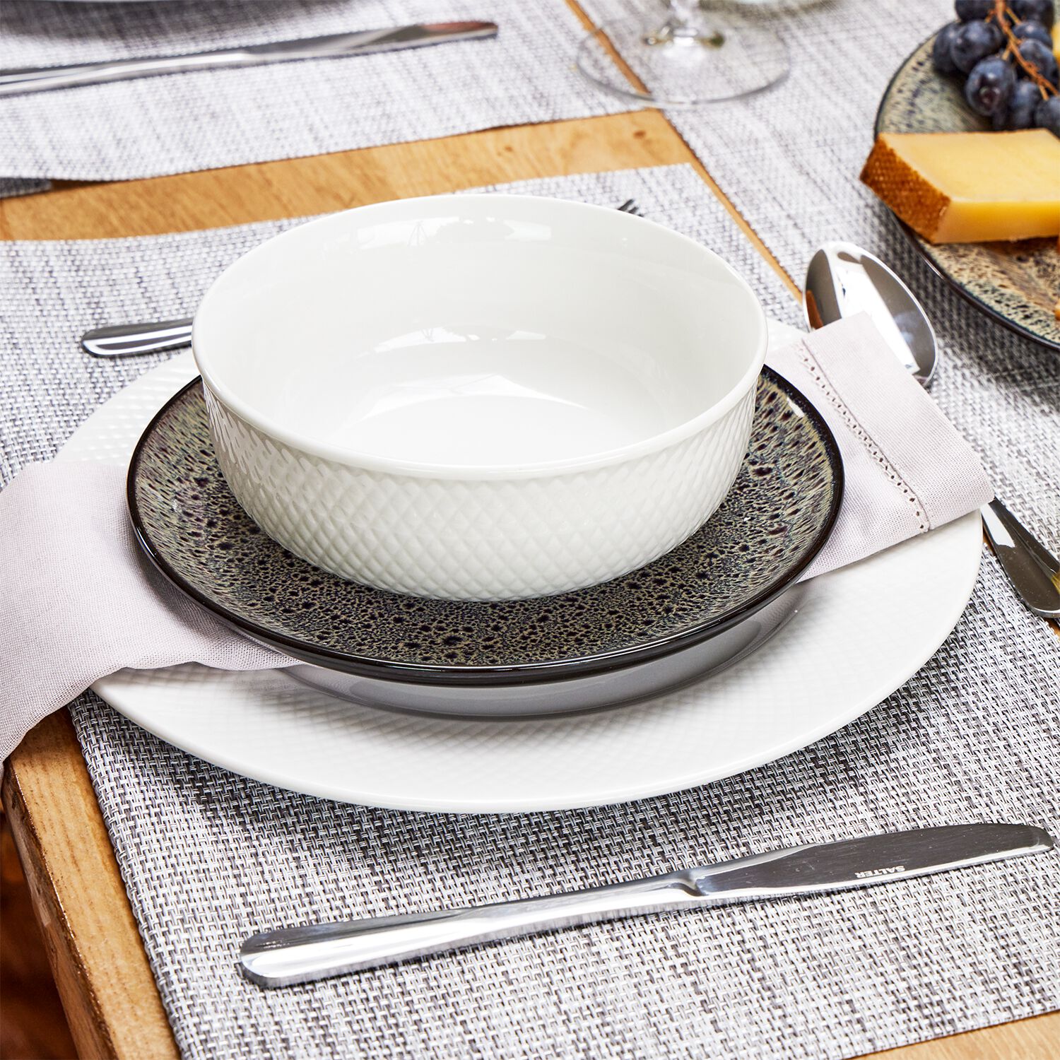 Abney Croft Embossed Arbor 16 Piece Dinner Set