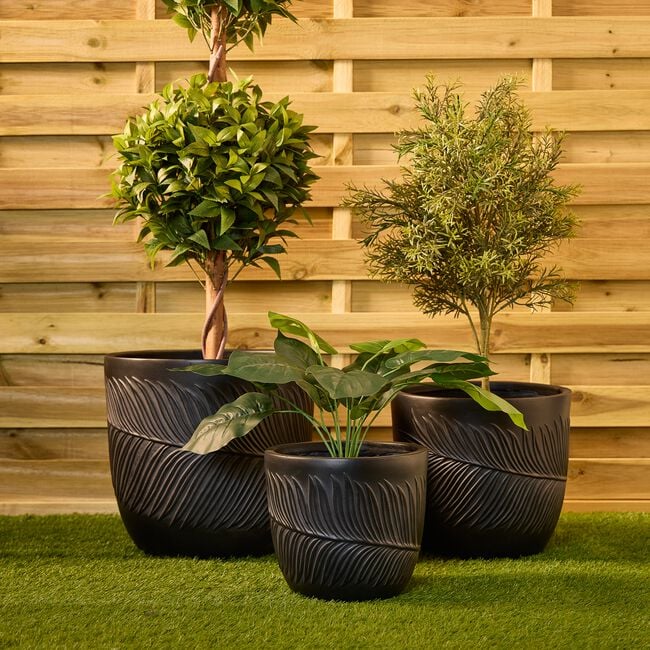 LEAF DESIGN Small Black Washed Fibre Clay Pot