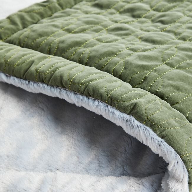 Fezco Quilted Pet Blanket - Large