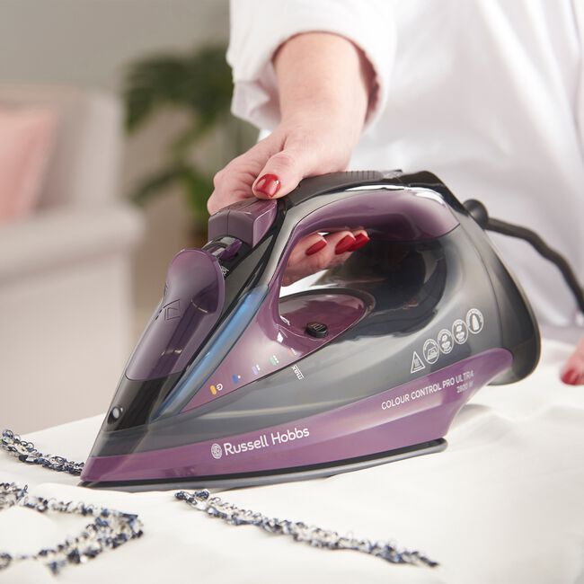 Russell Hobbs Colour Control Pro Ultra Steam Iron