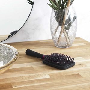 Cosmetic Club Square Brush
