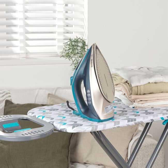 Beldray 2200W Steam Iron