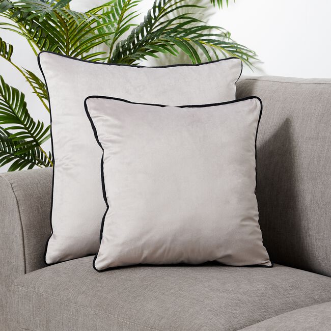 NAOMI SILVER 58x58 Cushion