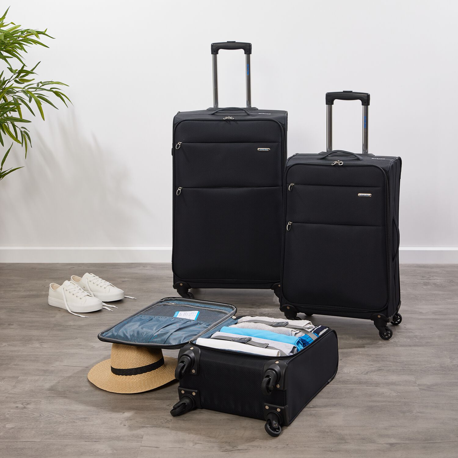 Light-Weight Luggage - Black - Home 