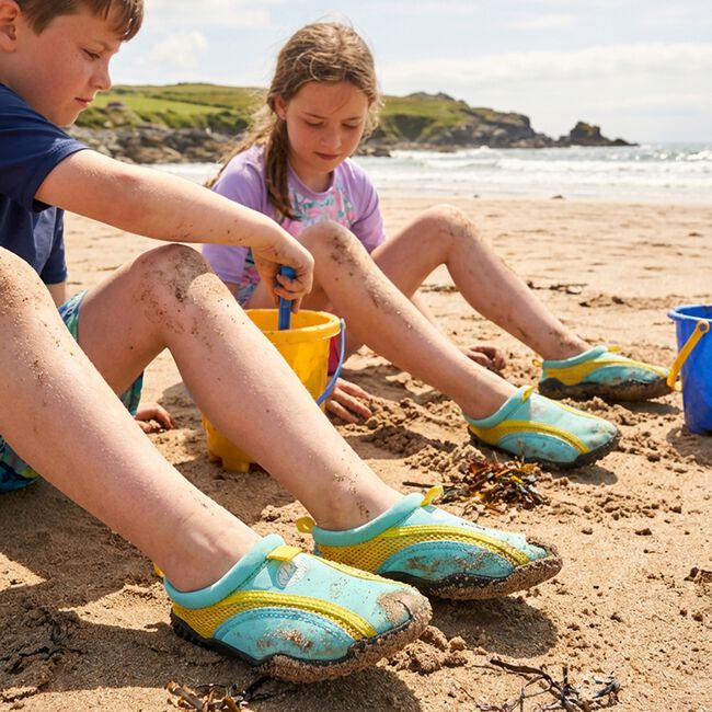 BEACH SHOES Kids - Size 28