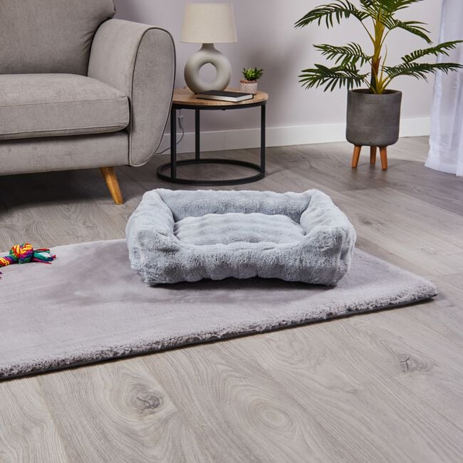 SLOANE Small Plush Pet Bed