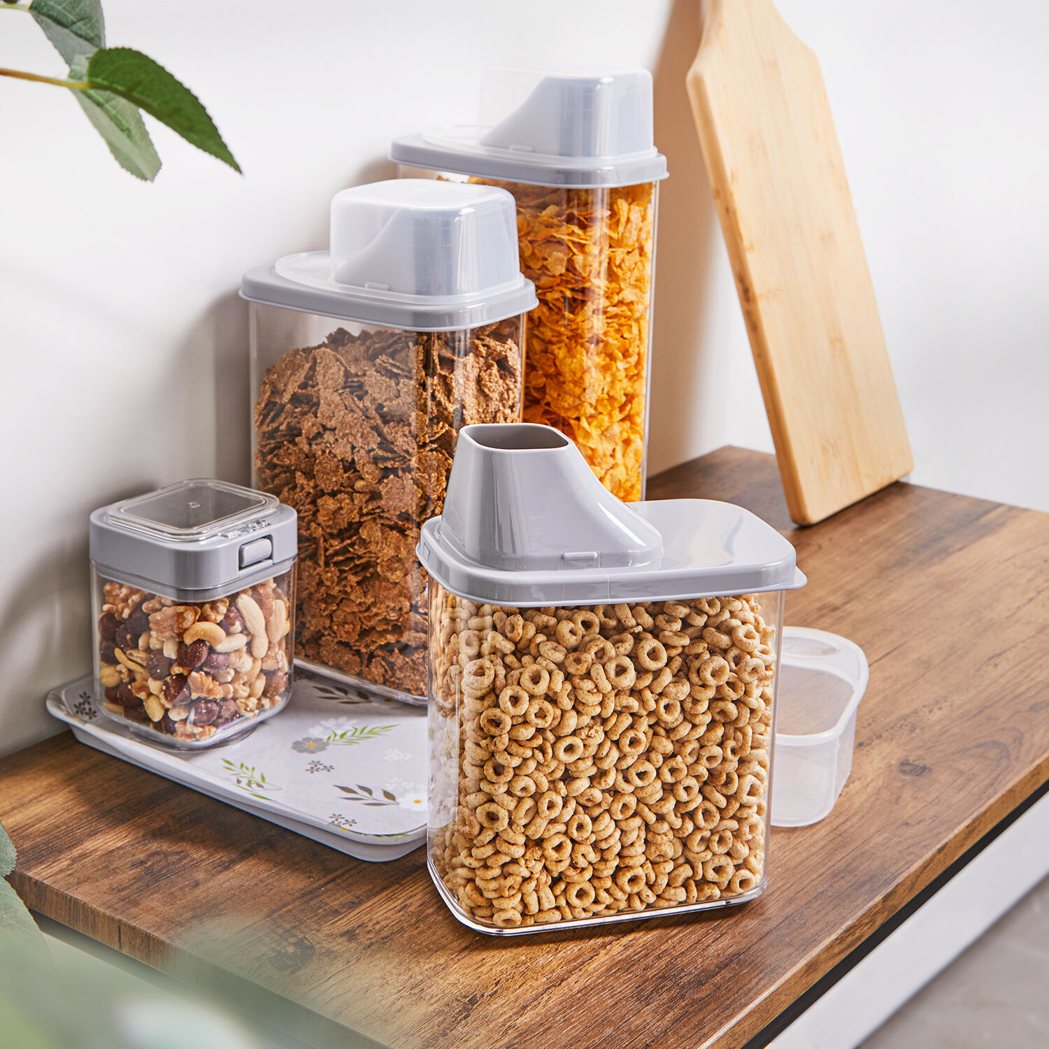 https://www.homestoreandmore.ie/dw/image/v2/BCBN_PRD/on/demandware.static/-/Sites-master/default/dwe178243f/images/Felli-1.6L-Cereal-Dispenser-With-Scooping-Cup-food-containers-117220-hi-res-2.jpg?sw=1500