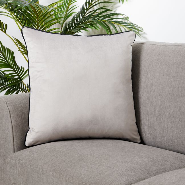 NAOMI SILVER 58x58 Cushion