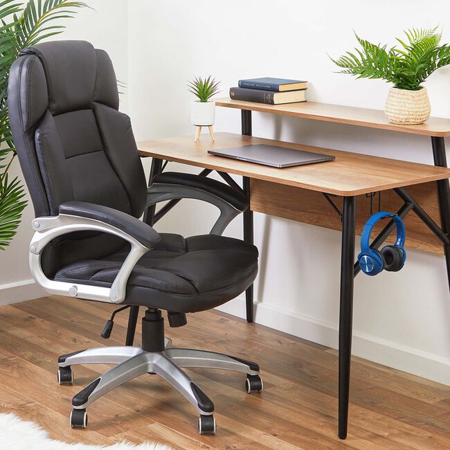 Black Deluxe Office Chair