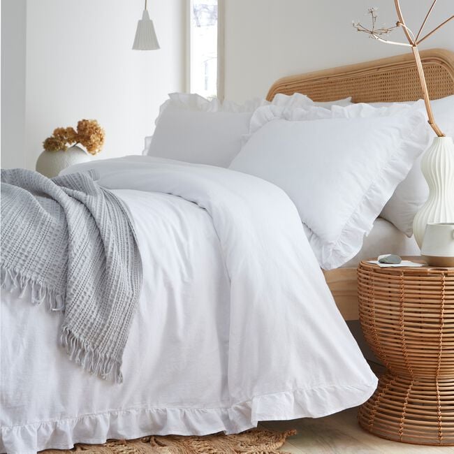 SINGLE DUVET COVER Appletree Loft  Cassia Frill White