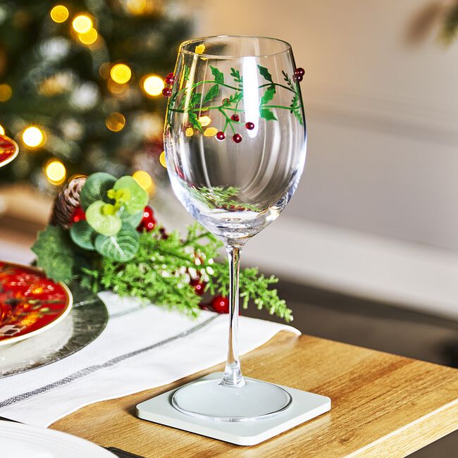 The Jolly Sleigh Holly Leaves Berries Wine Glass