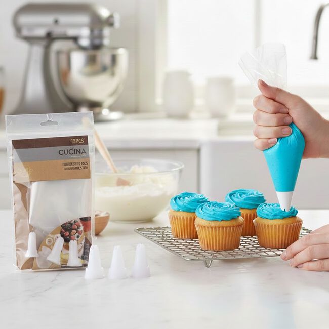 La Cucina Disposable 10 Icing Bags & 3 Nozzles