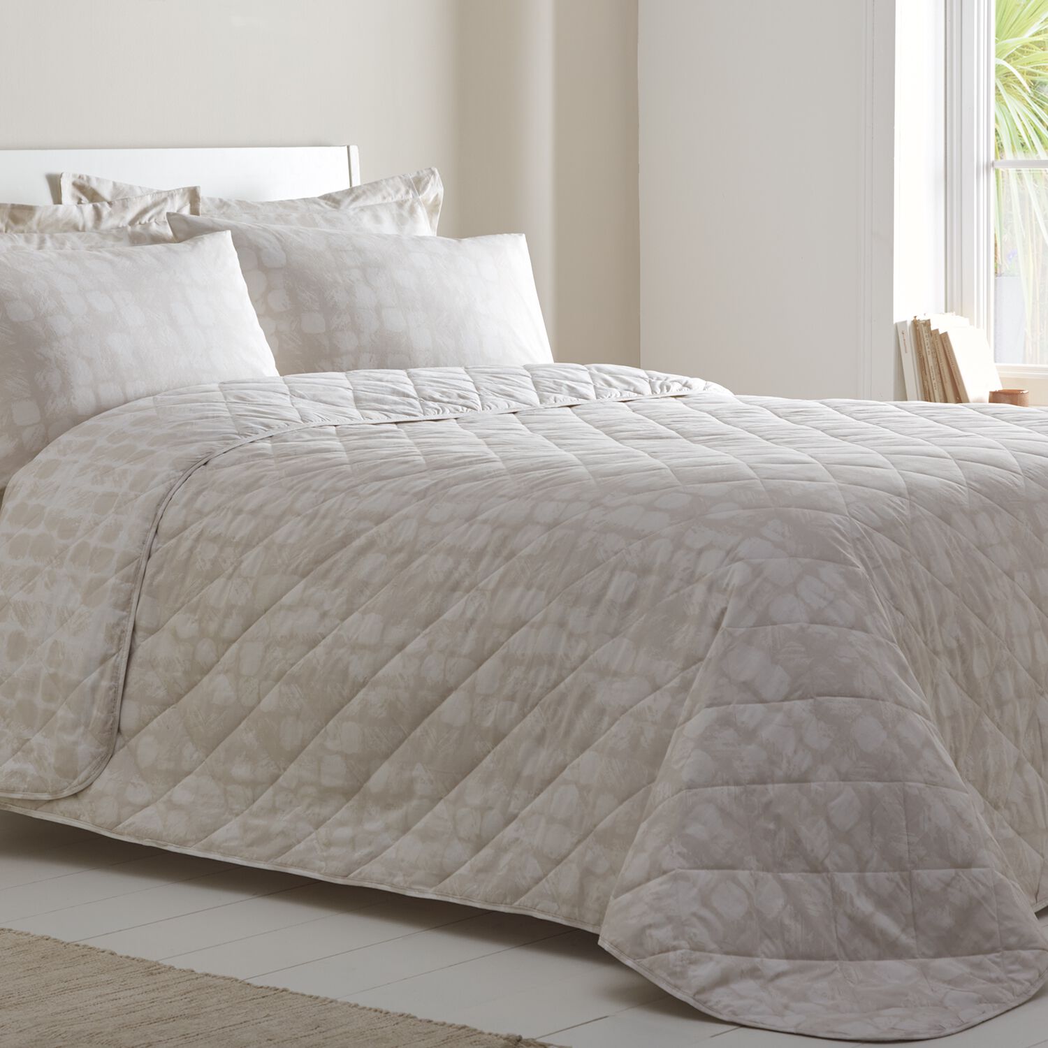 Aire Bedspread - 200cm x 220cm - Natural