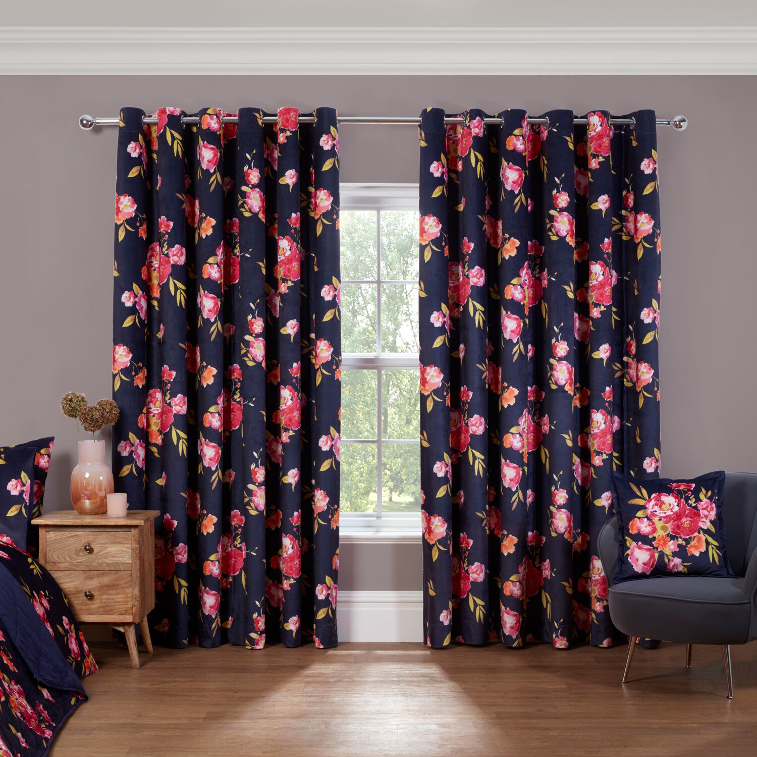 VELVET FLORAL NAVY 90x90 Curtain