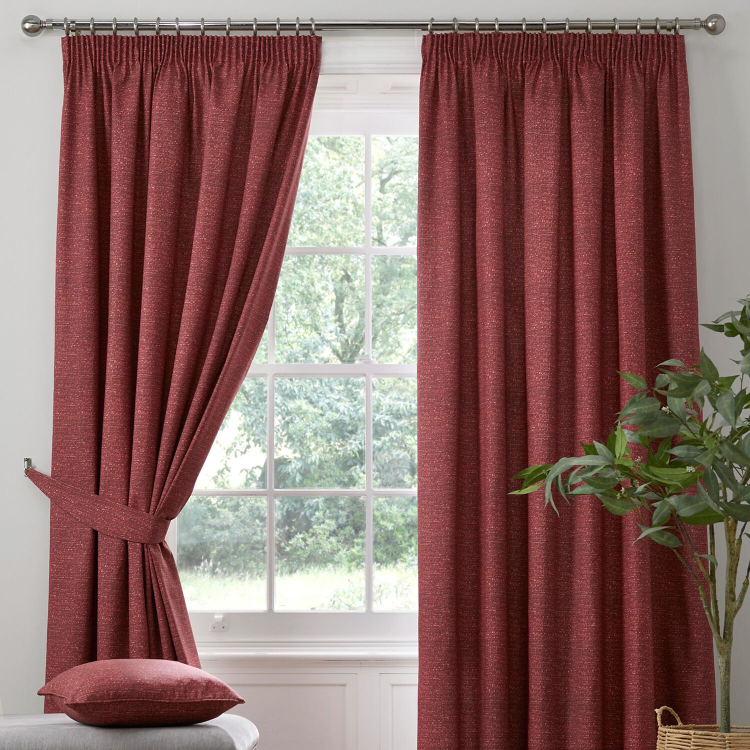 DREAMS & DRAPES Pembrey Red 66x90 Curtain