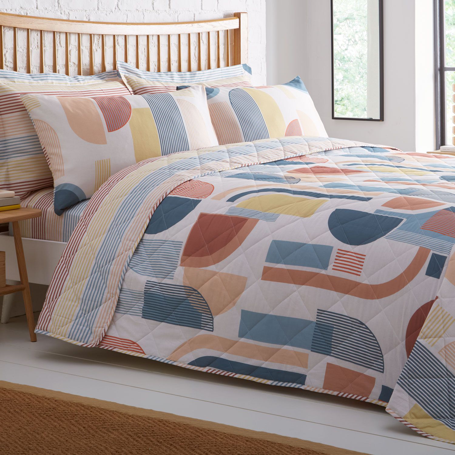 Otis Bedspread 200cm x 220cm - Red/Blue