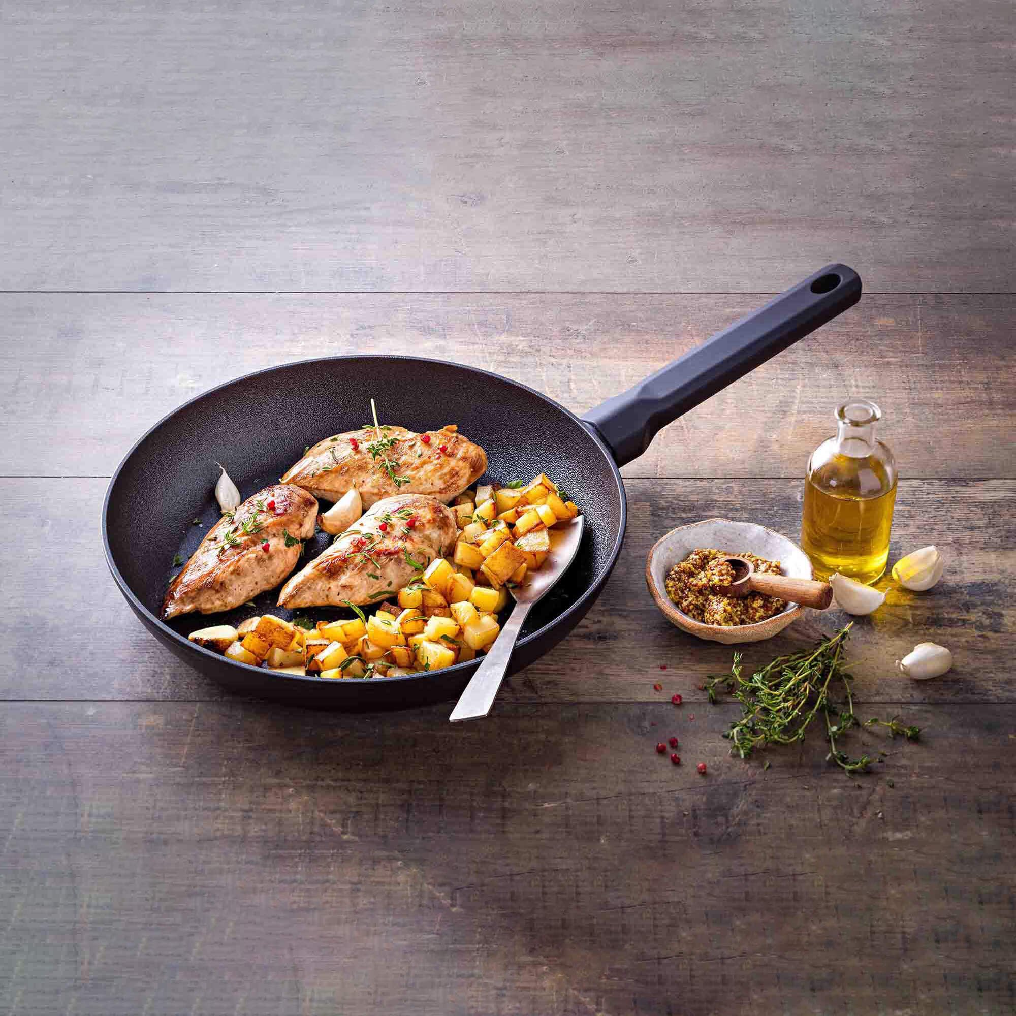 Pyrex Zero Scratch Bakelite Frying Pan 28cm