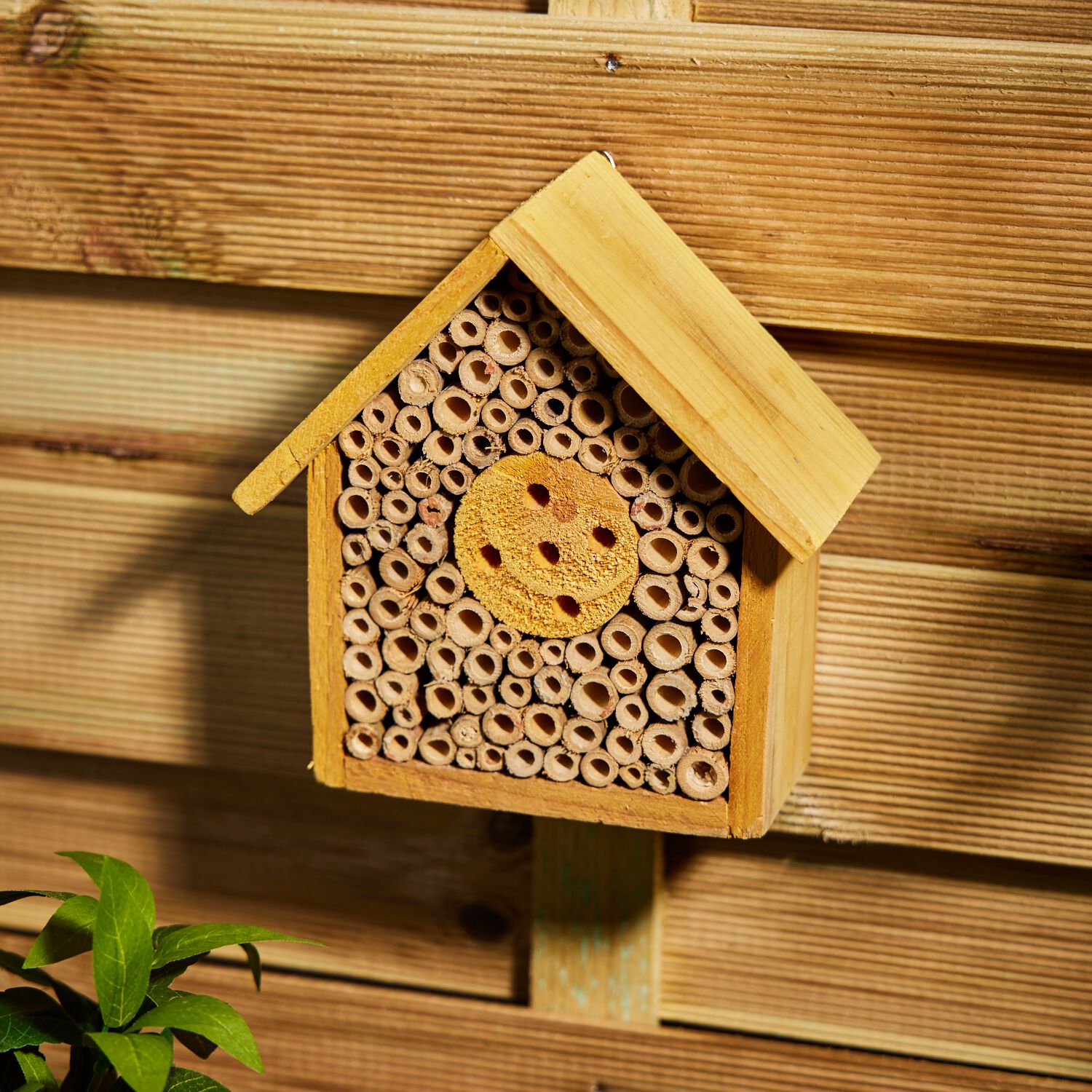 Summer Garden Bee Hotel